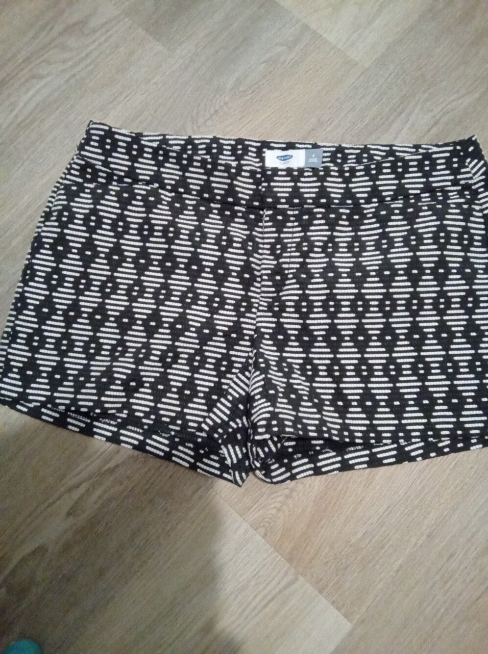 Old Navy Size 8 Black and White Patterned Women's Shorts